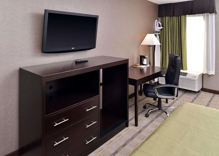 Quality & Near I-57 Hotel 3*