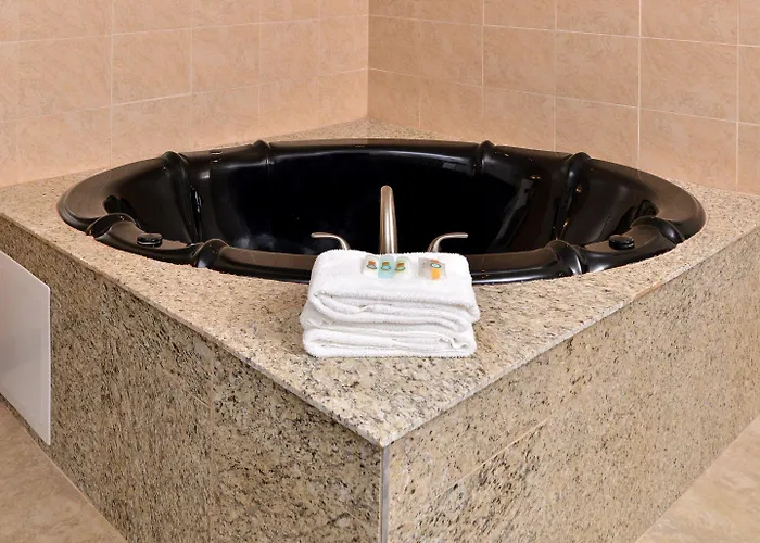 Hotel Quality & Near I-57 3*
