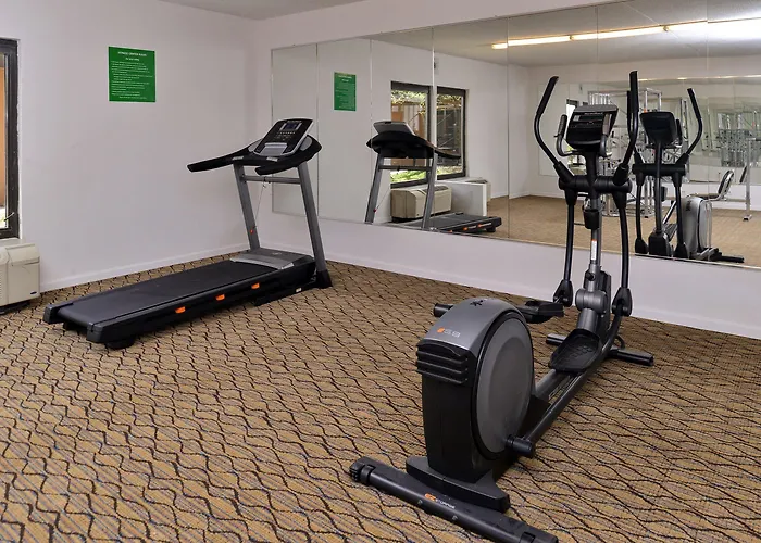 Quality & Near I-57 Hotel 3*