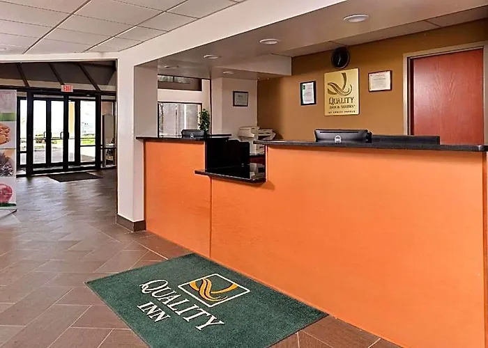 Hotel Quality & Near I-57 3*