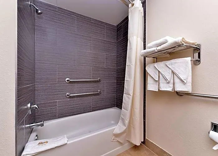 Quality & Near I-57 Hotel