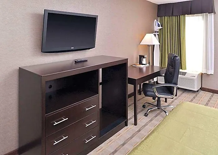 Quality & Near I-57 Hotel 3*